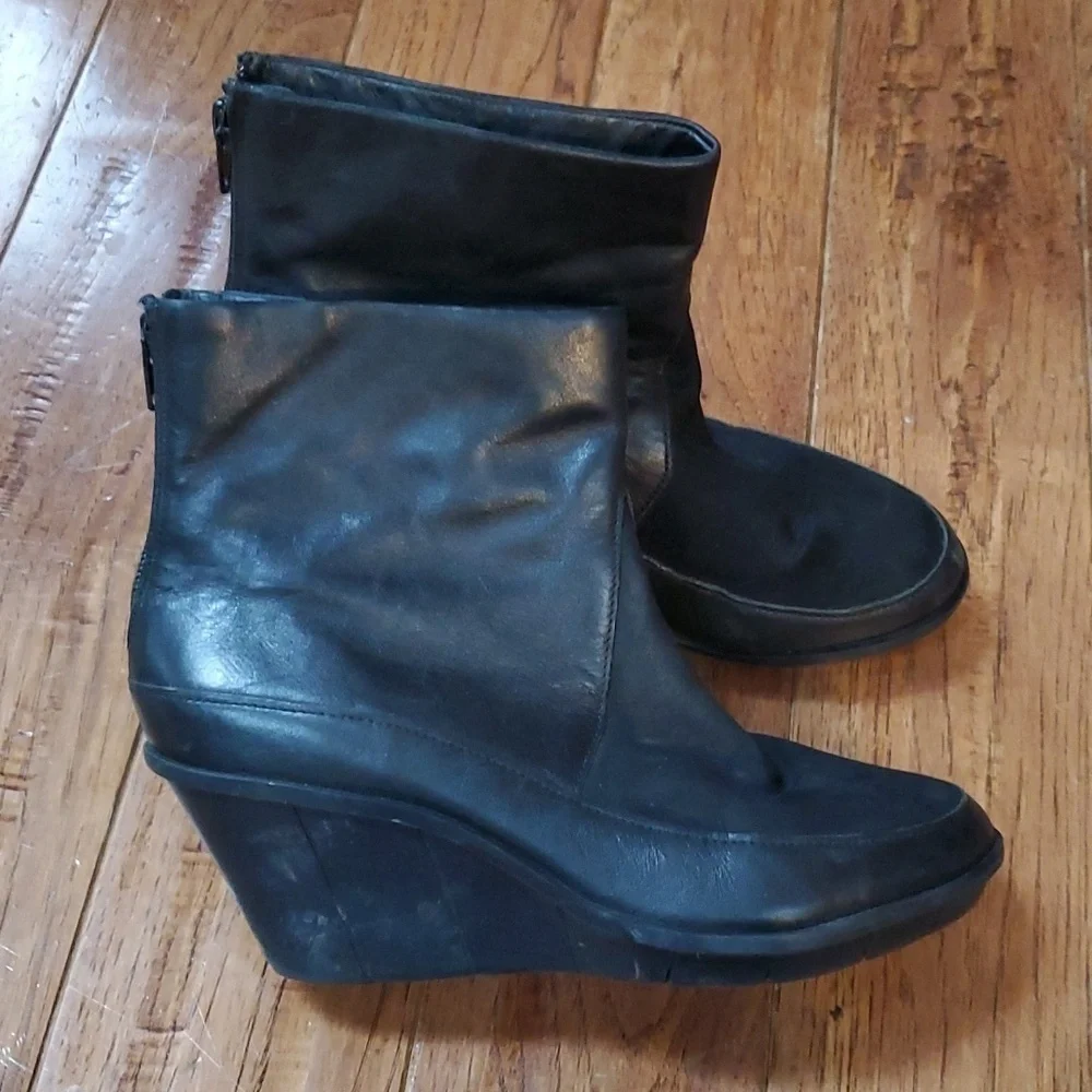 Camper Alicante wedge zip up black wedge boots